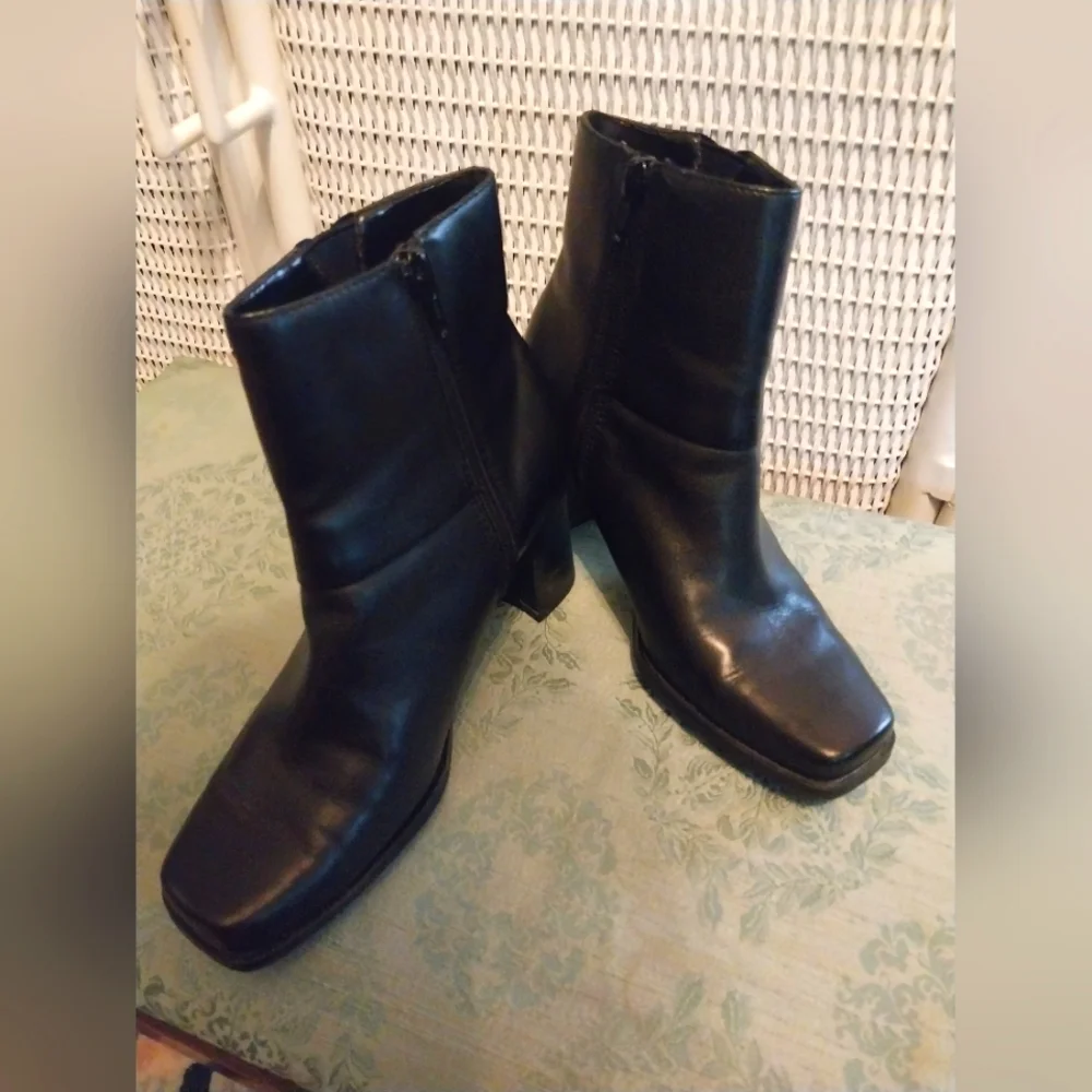 Ankle Heel Booties - Black colored - Picture 2 of 9